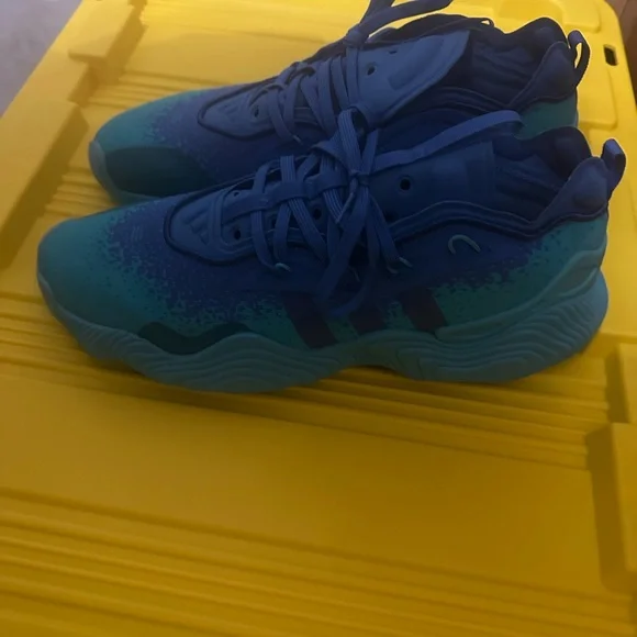 adidas Men's Trae Young 3 Athletic Shoes - Picture 3 of 6